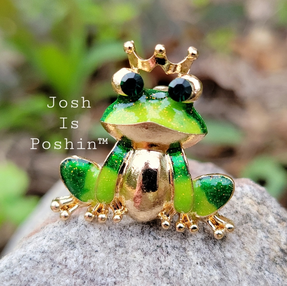 Green Enamel Frog Crown Pin Brooch
